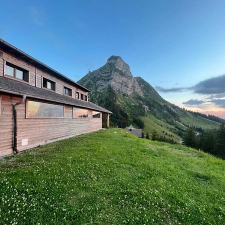 Refuge De Plan-Francey Hotel Moleson Exterior photo