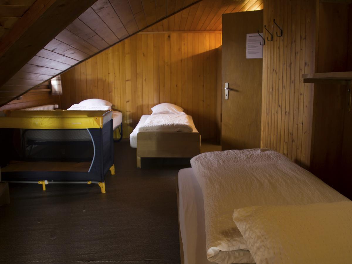 Refuge De Plan-Francey Hotel Moleson Exterior photo