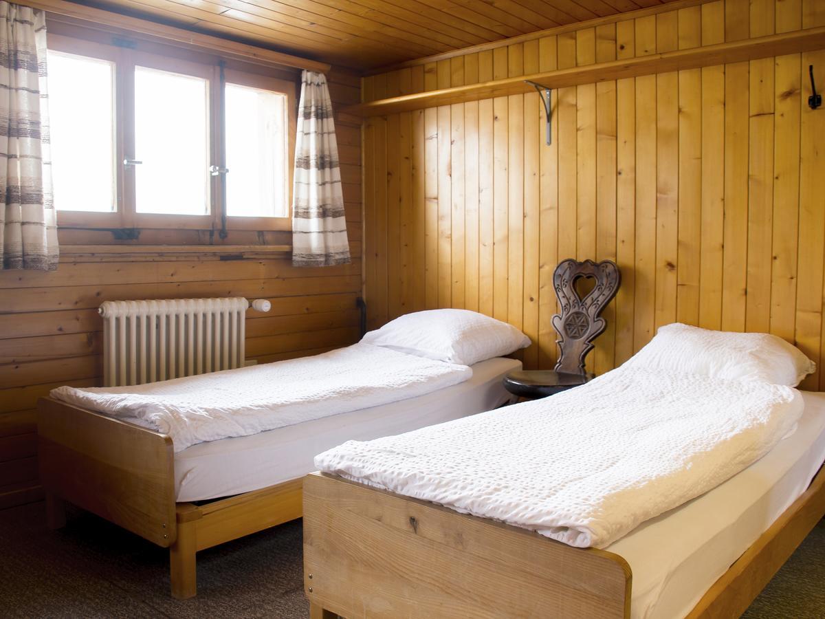 Refuge De Plan-Francey Hotel Moleson Exterior photo