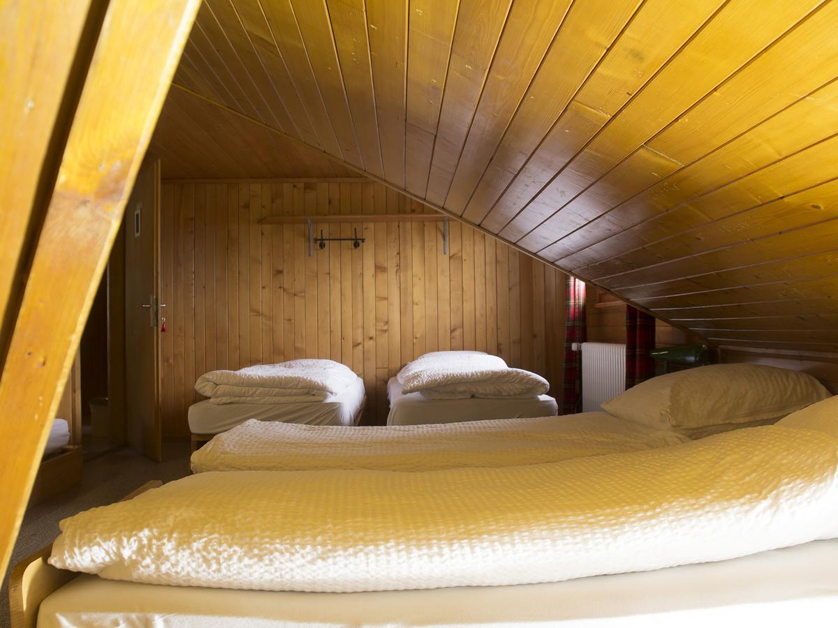 Refuge De Plan-Francey Hotel Moleson Exterior photo