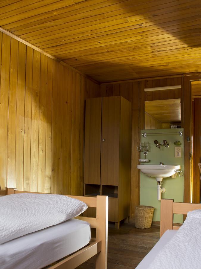 Refuge De Plan-Francey Hotel Moleson Exterior photo